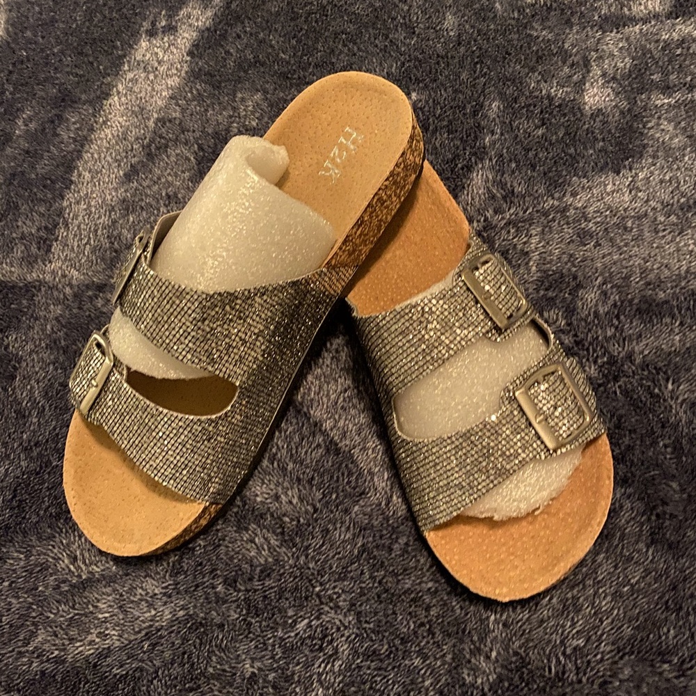H2K Silver Sparkle Sandals Sz 8